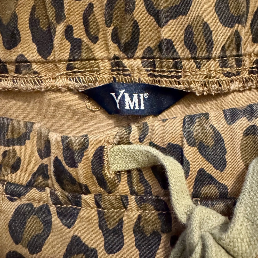 YMI Leopard Print Jogger Jeans M | Distressed Animal Print | Stretch - Picture 7 of 8